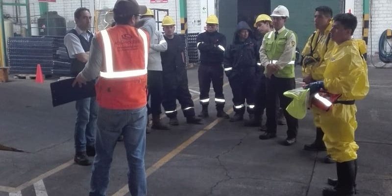 ENTRENAMIENTO Y CAPACITACIÓN SEGURIDAD INDUSTRIAL FRENTE A FUGAS DE GASES